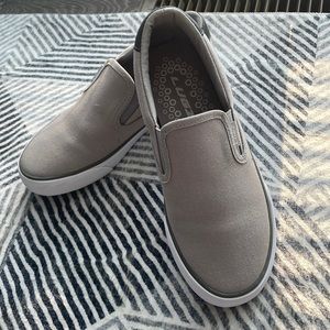 Lugz Unisex slip on.